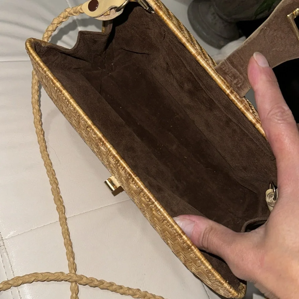 Gorgeous Vintage Bag-Tan Natural Fiber Exterior-Turn Lock Closure